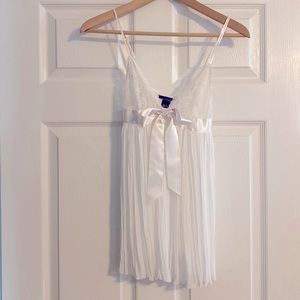 XS/XP sized white silky baby doll nightgown by Victoria’s Secret. NWT